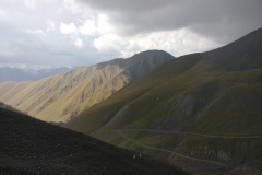 Climbing Kegeti pass - the weather turns